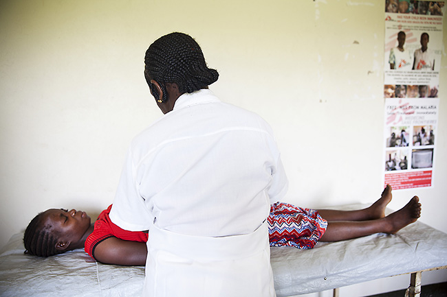 A pregnant woman in Gangura, South Sudan, receives an antenatal consultation from MSF medical staff. Photo by Anna Surinyach/MSF