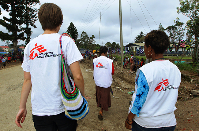 An MSF outreach team heads to the market in Tari to tell the community that there is treatment available for sexual violence. Photo by Kate Geraghty