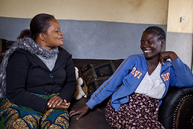 Rose, right, receives counseling from MSF peer mother Nachipo. Photo by by Sydelle Willow Smith