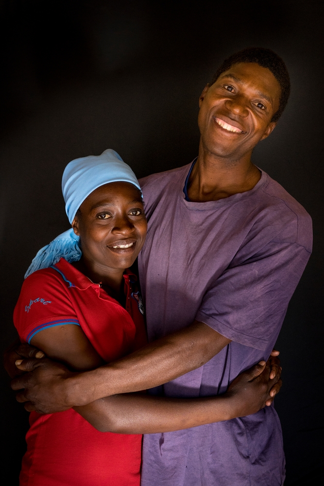 Ngonidzashe and her husband Hastings. Photo by Melanie Wenger/COSMOS